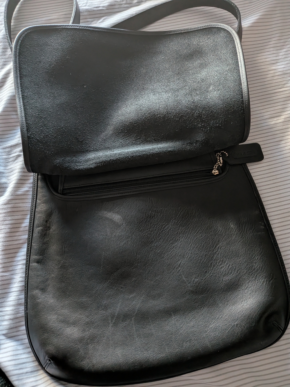 Coach Classic Black Leather Crossbody Bag - Excellent Condition - Picture 6 of 9